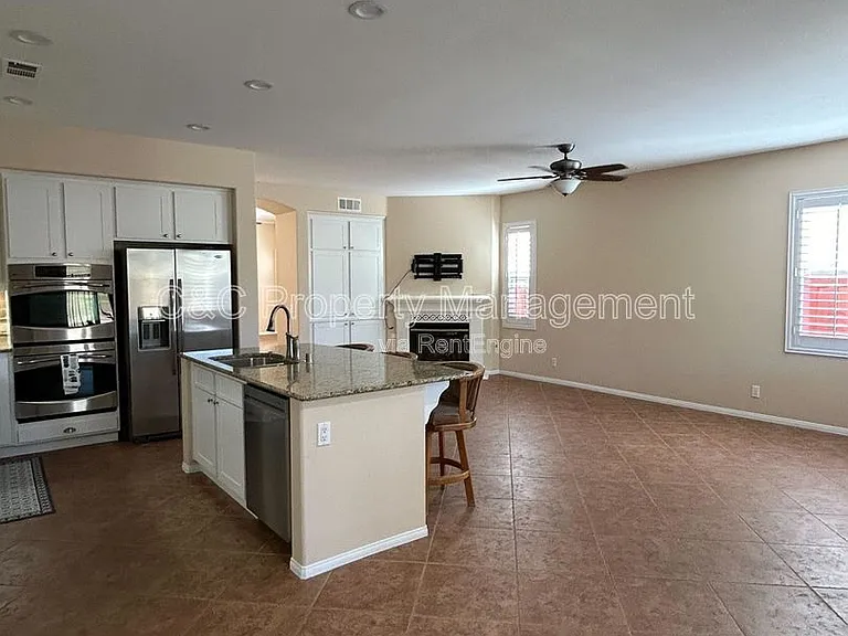 30934 Crystalaire Dr — Photo 4