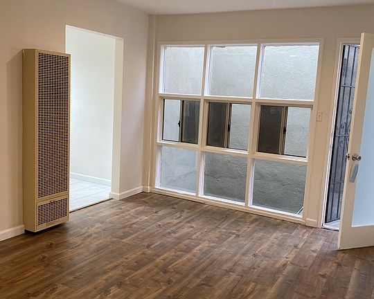 5th image of 10438 Santa Monica Blvd #8