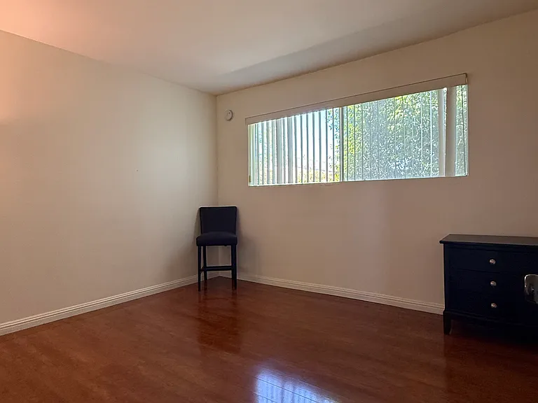 4950 Louise Ave #105 — Photo 15