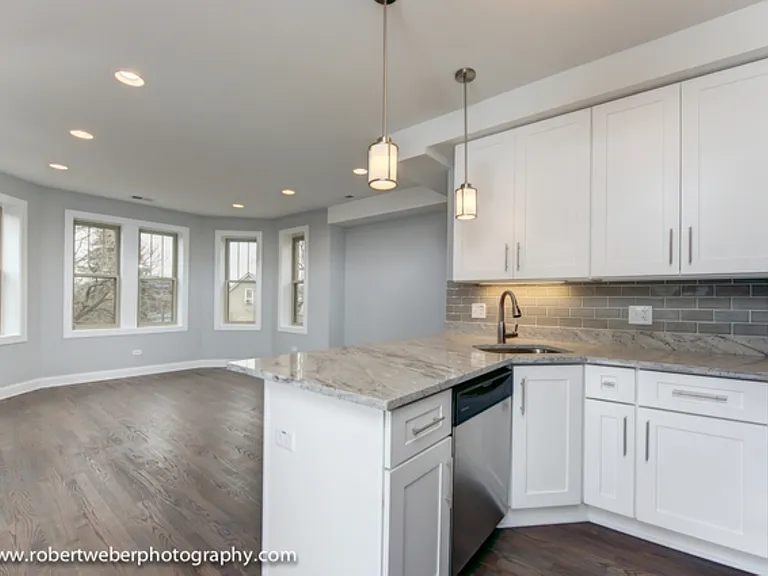 2329 W Barry Ave #1 — Photo 3