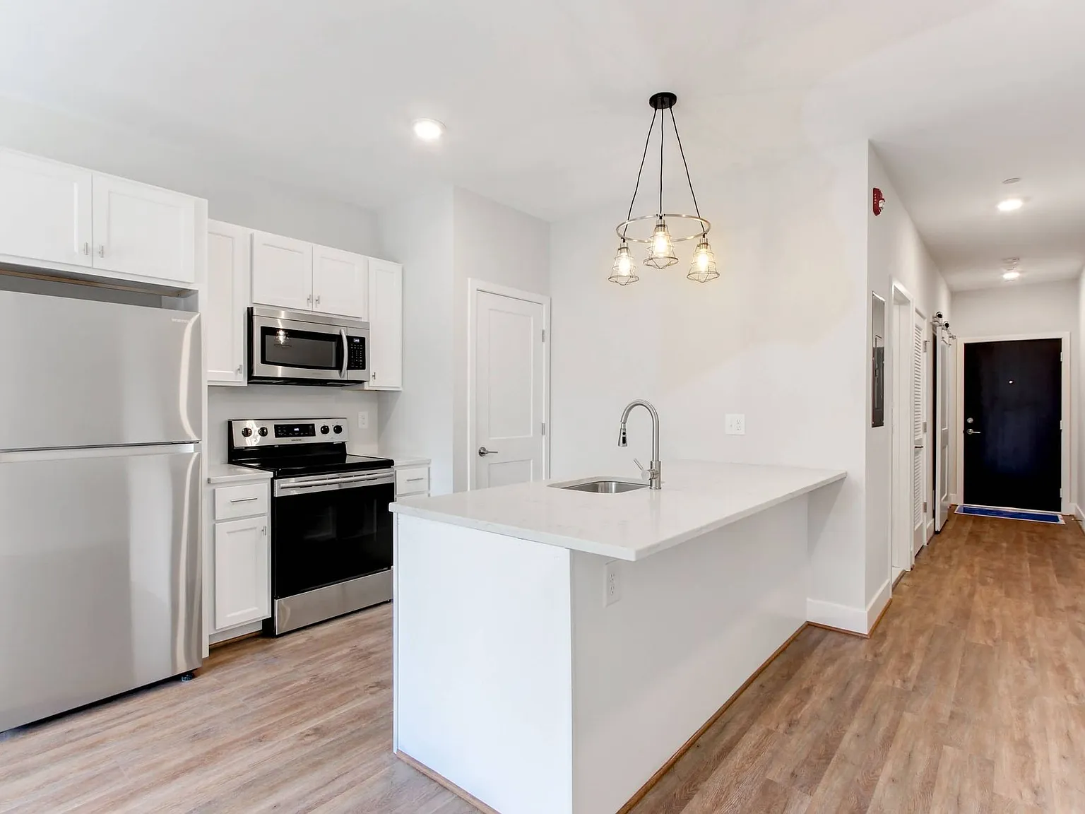 1238 Light St — Photo 2