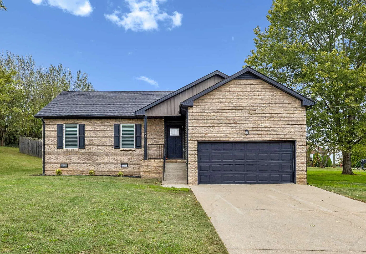 3 bed, 2.0 bath, 1285 sqft, $1,725 — Photo 3