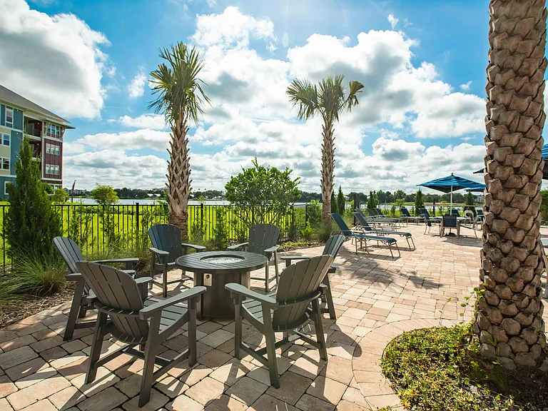The Oaks on the Lake Upscale 55+ Apartments — Photo 15