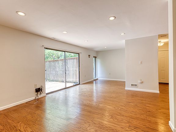 5th image of 10564 Cross Fox Ln