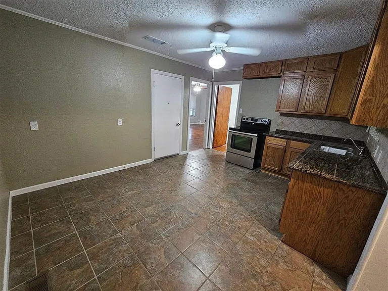 804 Cedar St — Photo 3