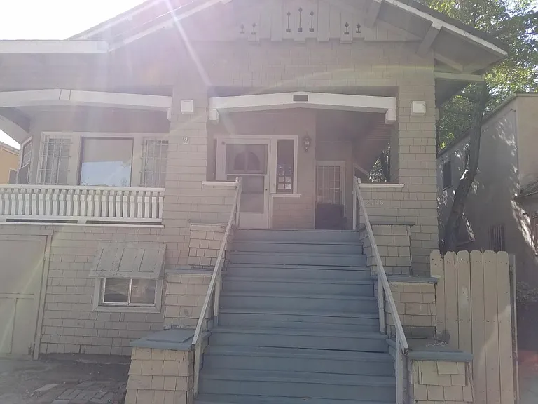 2106 H St — Photo 12