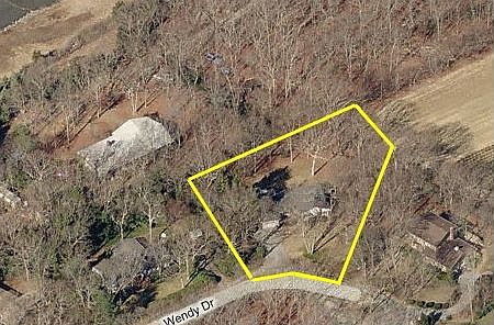 5th image of 305 Wendy Dr