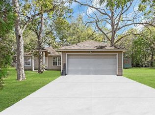 64 County Road 2430, Hull, TX 77564