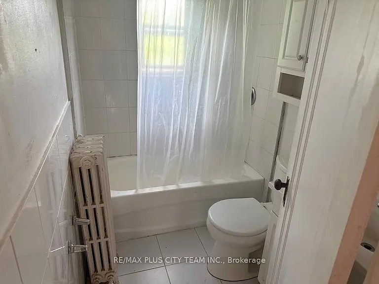 1745 Bathurst St #3 — Photo 11