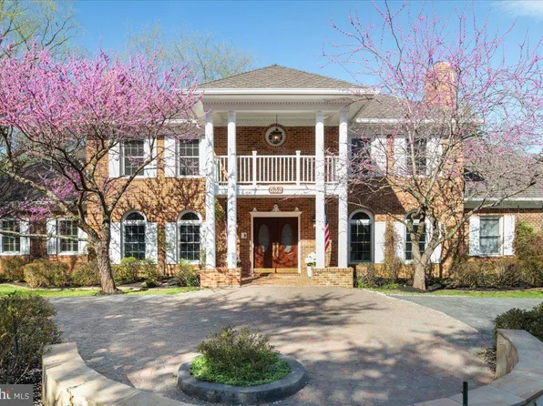 532 Walker Rd, Great Falls, VA 22066