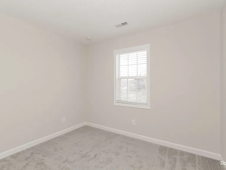 104 Lenox Ln — Photo 10