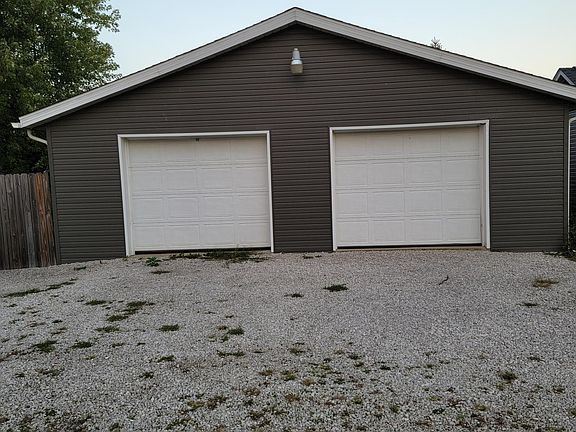 4th image of 123 2nd St SE
