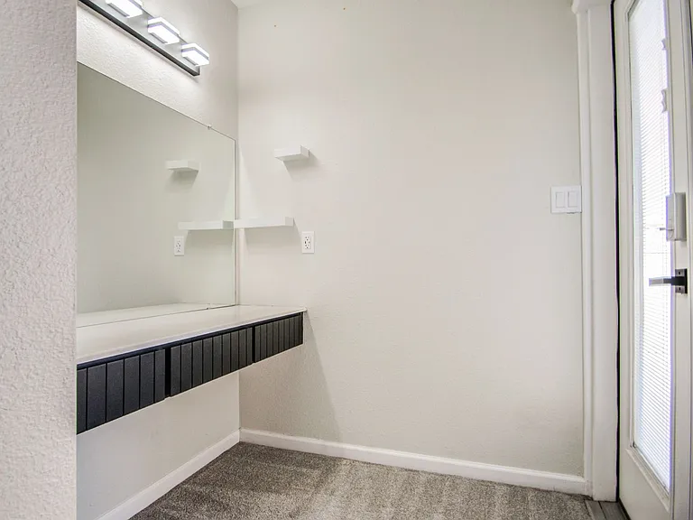 7761 N 19th Dr — Photo 11