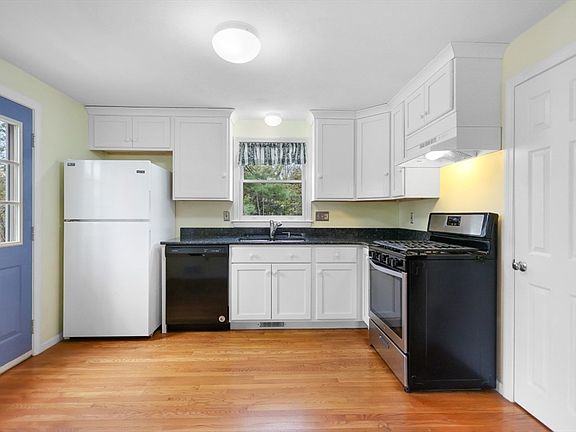 5th image of 15 Stillwater Rd