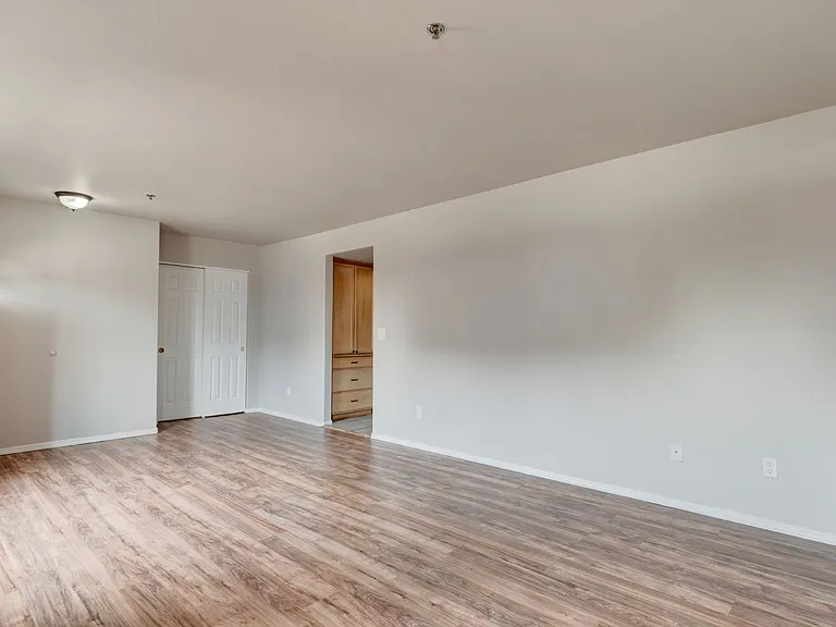 300 N Oak Harbor St #C102 — Photo 7