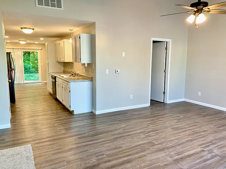 3600 Thornhill Cir W — Photo 2