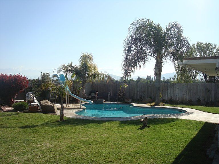 2nd image of 627 N Quince Ave