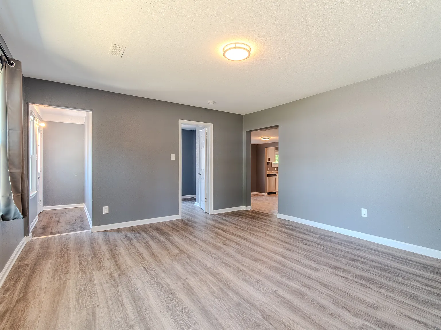 3 bed, 1120 sqft, $1,500 — Photo 3
