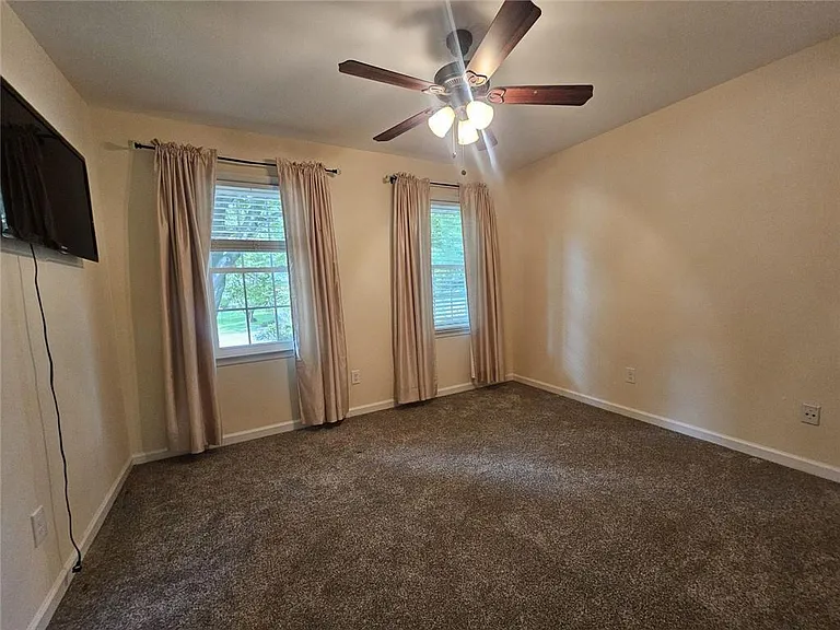 290 Oakmere Dr — Photo 16