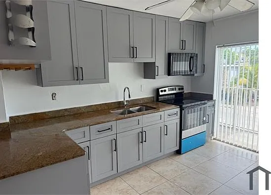 204 NW 10th Ave #5 — Photo 1