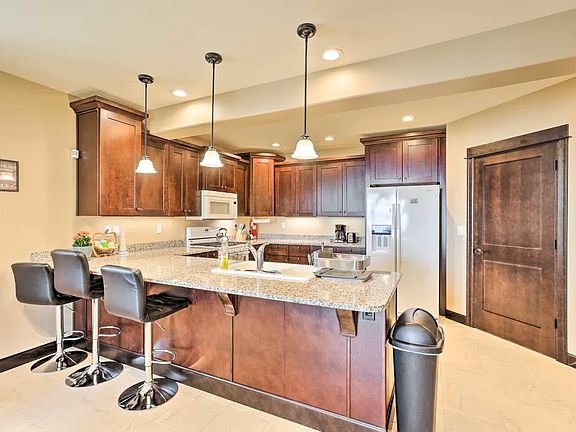 5th image of 8741 Charel Dr
