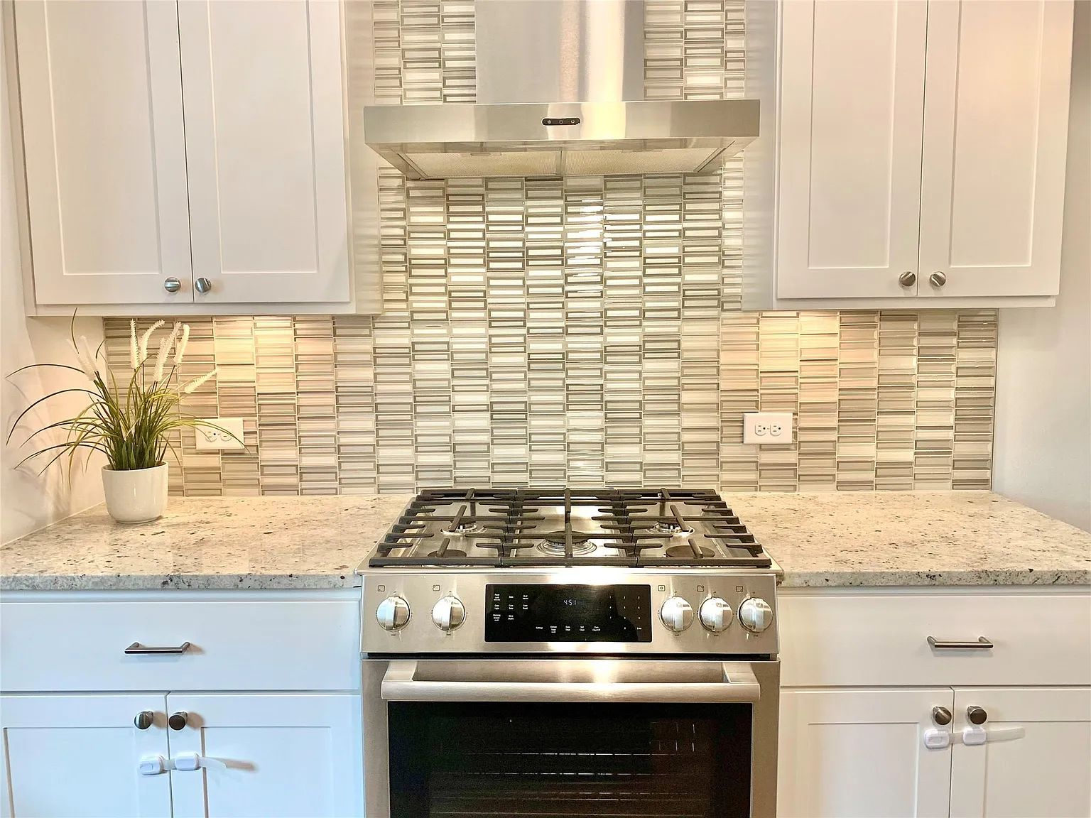 4 bed, 4.5 bath, 2608 sqft, $5,800 — Photo 2