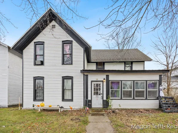 116 Grant St, Howard City, MI 49329