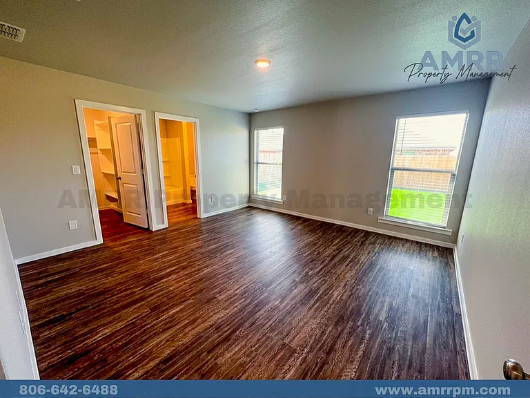 2029 Kenwood Ave — Photo 12