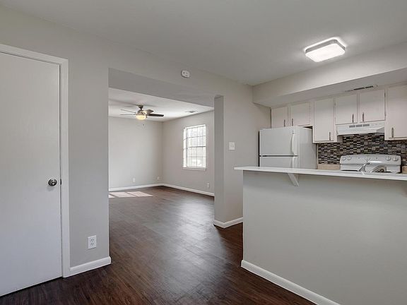 3rd image of 303 1/2 W 40th St #102