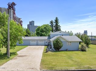 203 2nd Ave E, Ray, ND 58849