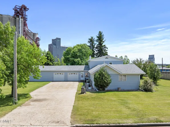 203 2nd Ave E, Ray, ND 58849
