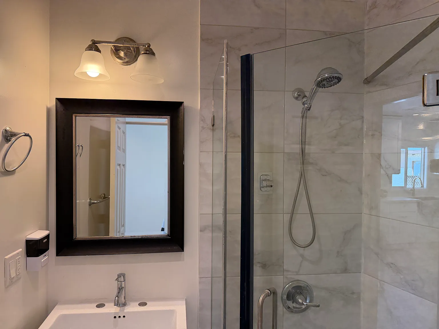 2 bed, 700 sqft, $2,500 — Photo 4