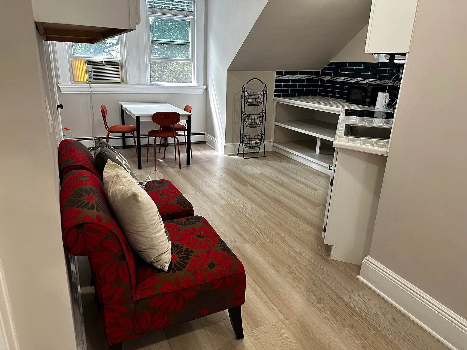 1 bed, 450 sqft, $1,600 — Photo 2
