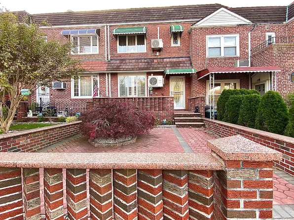 6218 80th St, Middle Village, NY 11379