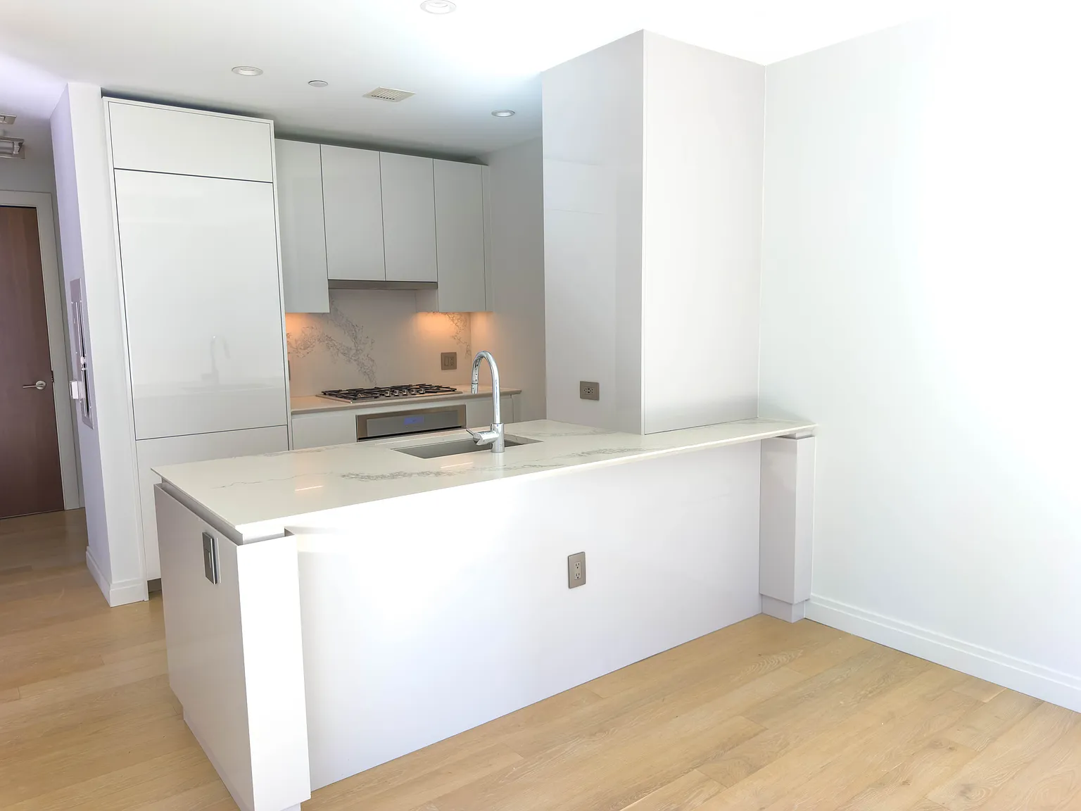 1 bed, 651 sqft, $5,000 — Photo 3