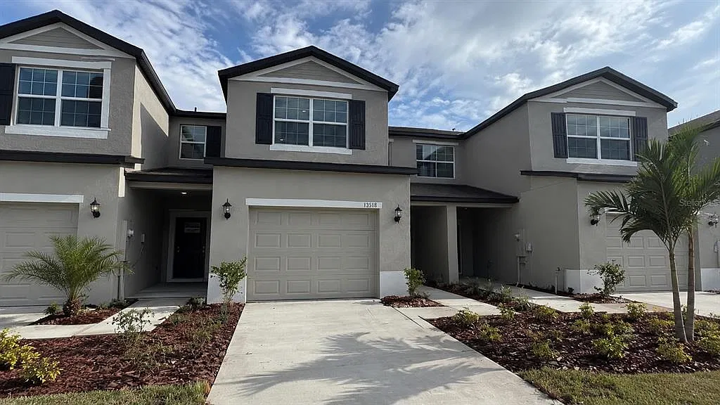 3 bed, 2.5 bath, 1747 sqft, $2,390 — Photo 1
