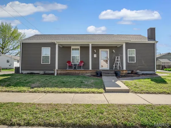216 N Church St, Waterloo, IL 62298