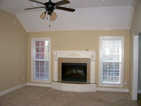 Greatroom w/fireplace
