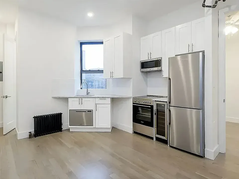 277 W 11th St #6F