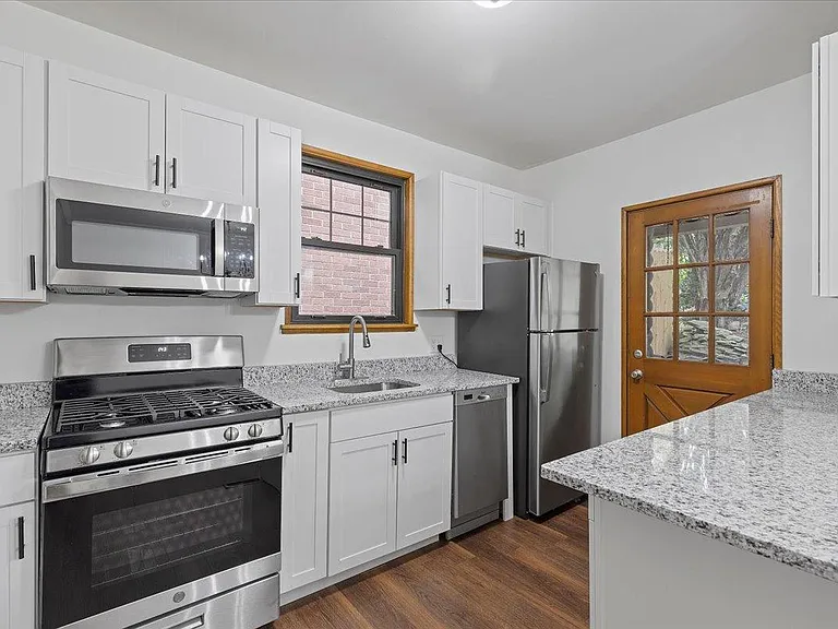 3033 Brentwood Ave — Photo 12