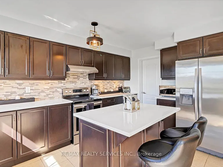 84 Bannister Cres — Photo 16
