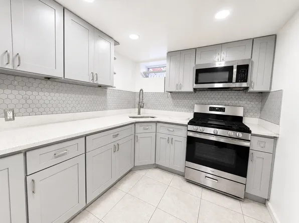 97 Spratt Ave #1, Staten Island, NY 10306