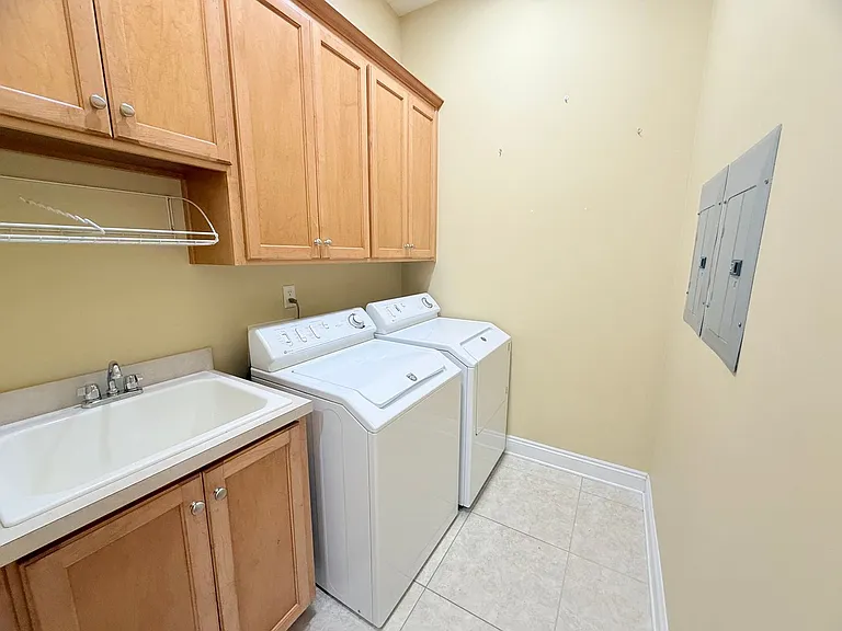 4157 Castle Gate Dr — Photo 15