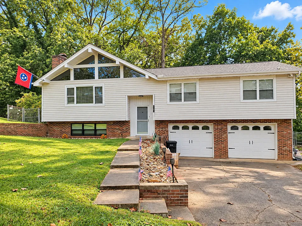 715 Greenwich Dr