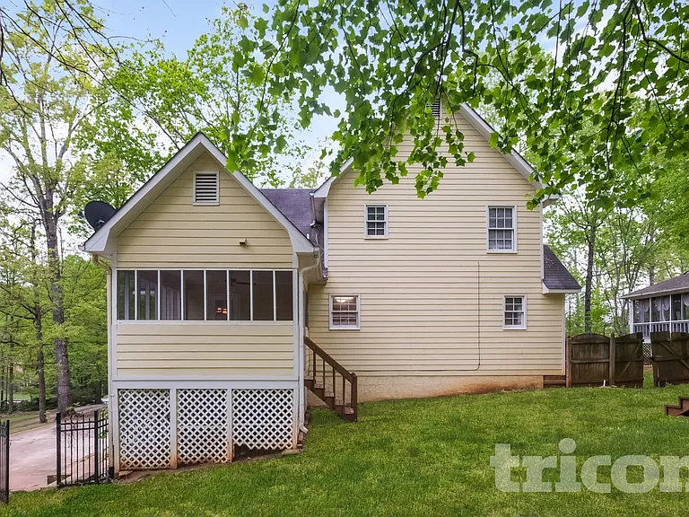 321 Stratford Dr — Photo 15