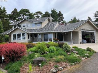 911 Rhododendron Dr, Florence, OR 97439