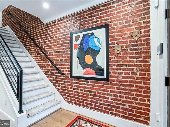 2nd image of 522 Taylor St NW