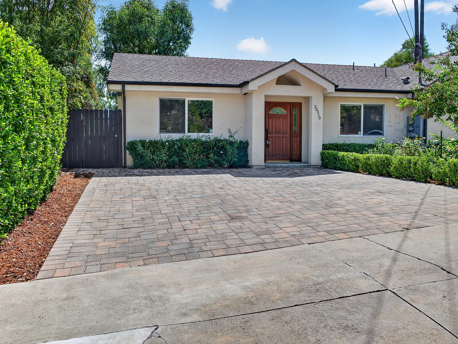 4 bed, 3.5 bath, 2100 sqft, $4,950 — Photo 2