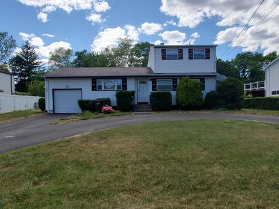 18 Lloyd Dr, Brentwood, NY, 11717