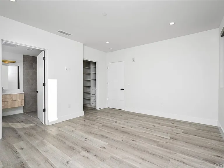 5923 Laurel Canyon Blvd #200 — Photo 12